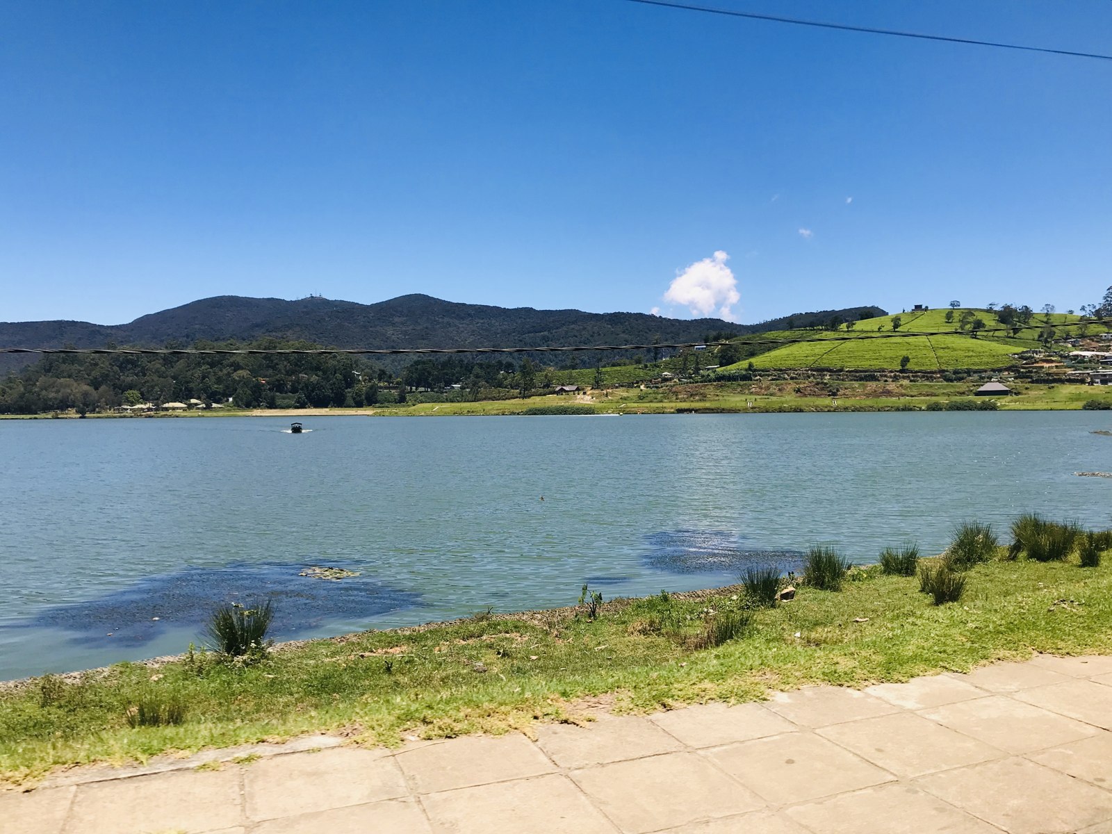 The peaceful beauty of Gregory Lake, Nuwara Eliya